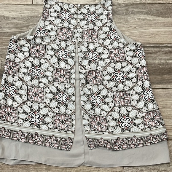 Split back Tank - Picture 2 of 11